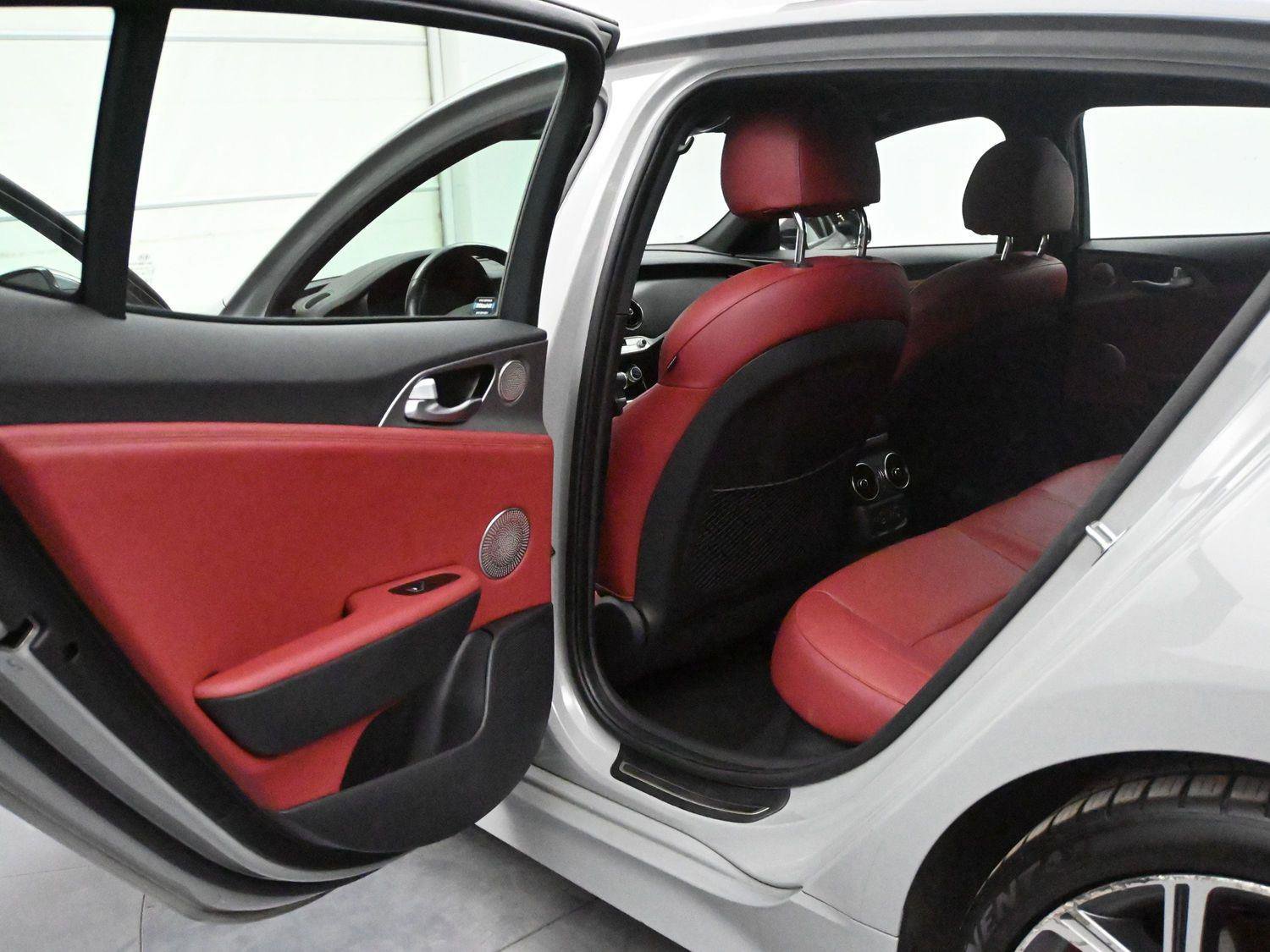 Used 2019 Kia Stinger GT1 image 14