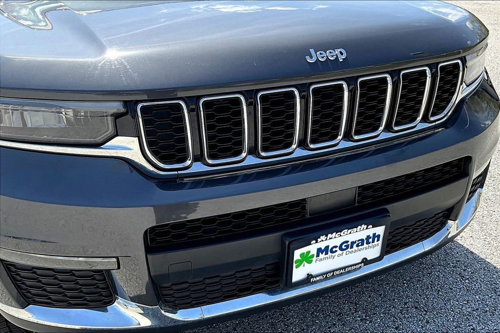 Used 2023 Jeep Grand Cherokee L Limited AWD/4WD image 33