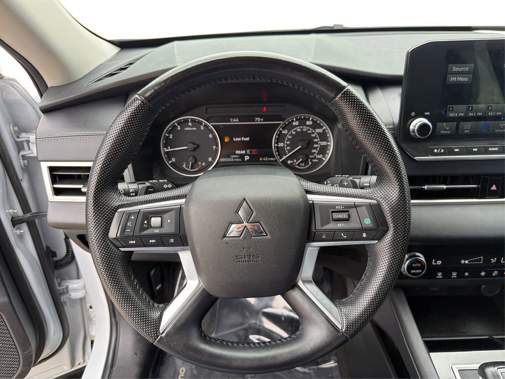 Used 2023 Mitsubishi Outlander SE image 17