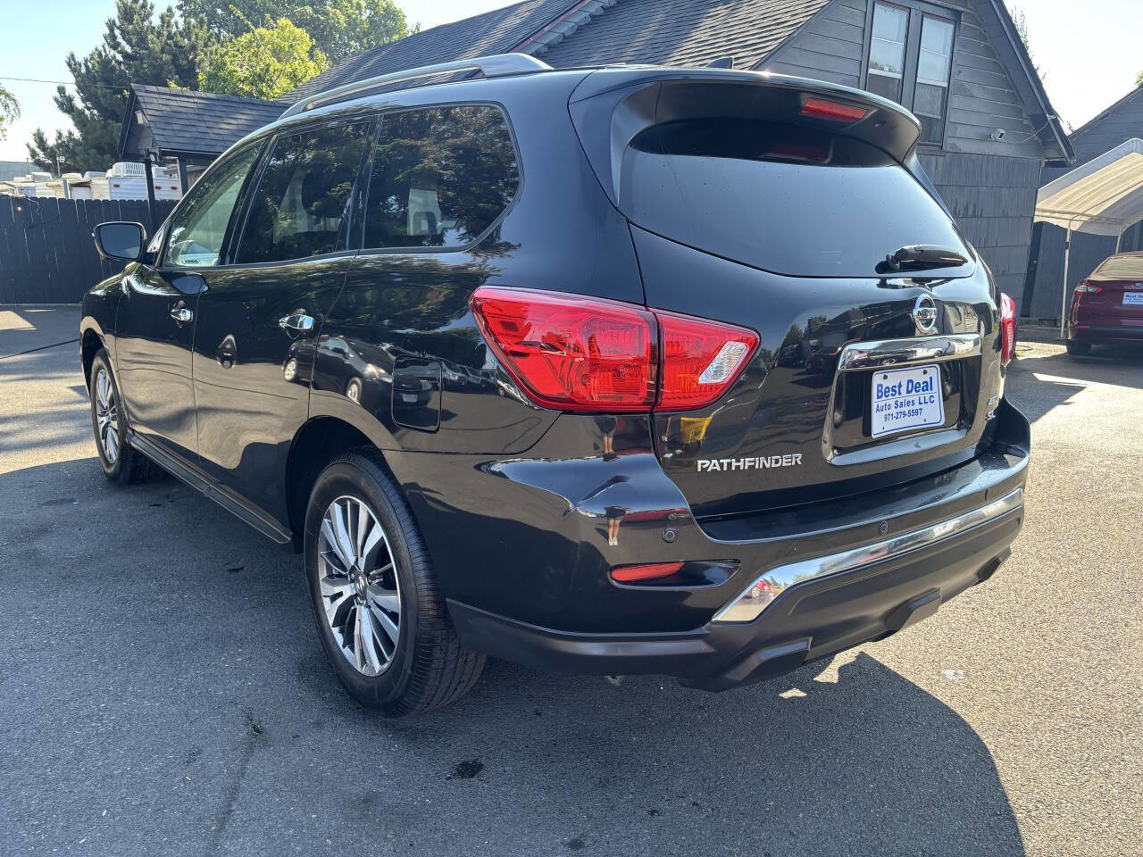 Used 2020 Nissan Pathfinder SL image 3