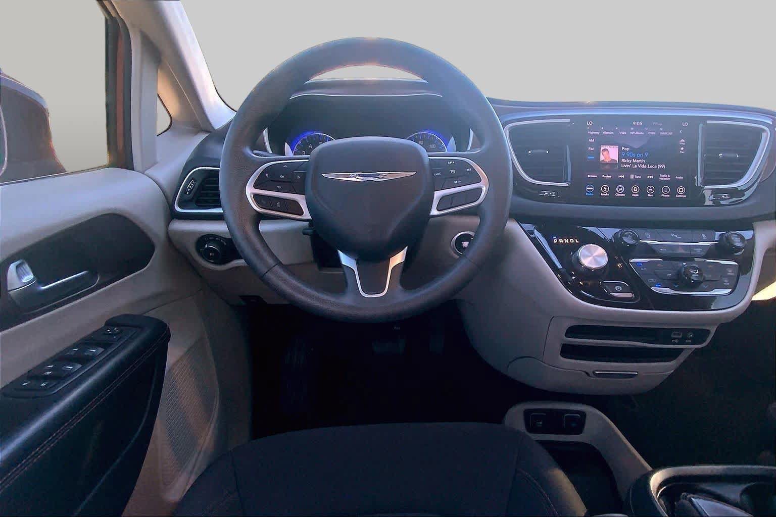 Used 2018 Chrysler Pacifica Touring Plus FWD image 6