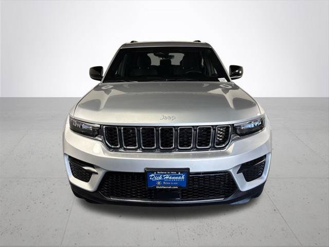 Certified 2025 Jeep Grand Cherokee Laredo w/ Luxury Tech Group I AWD/4WD image 3