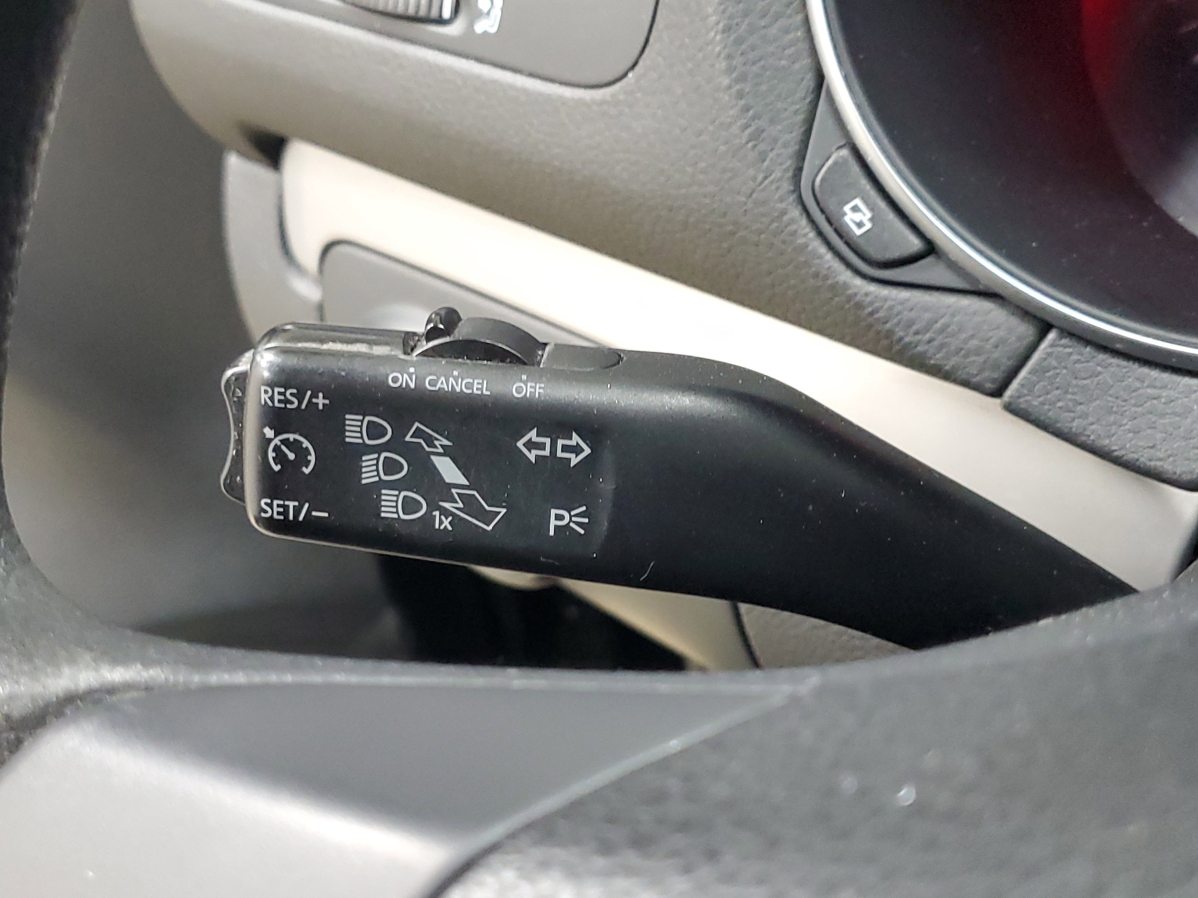 Used 2012 Volkswagen Golf 2-Door FWD image 22