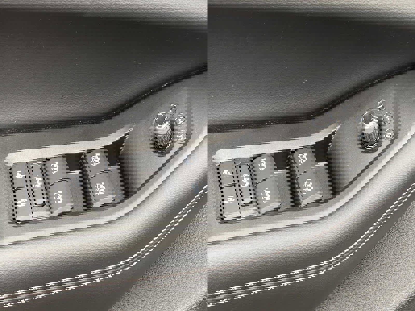 Certified 2025 Jeep Grand Cherokee Laredo w/ Luxury Tech Group I AWD/4WD image 29