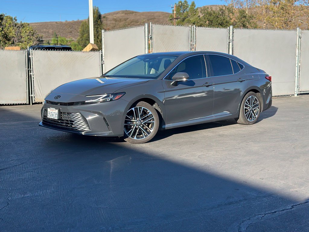 Used 2025 Toyota Camry XLE FWD image 1