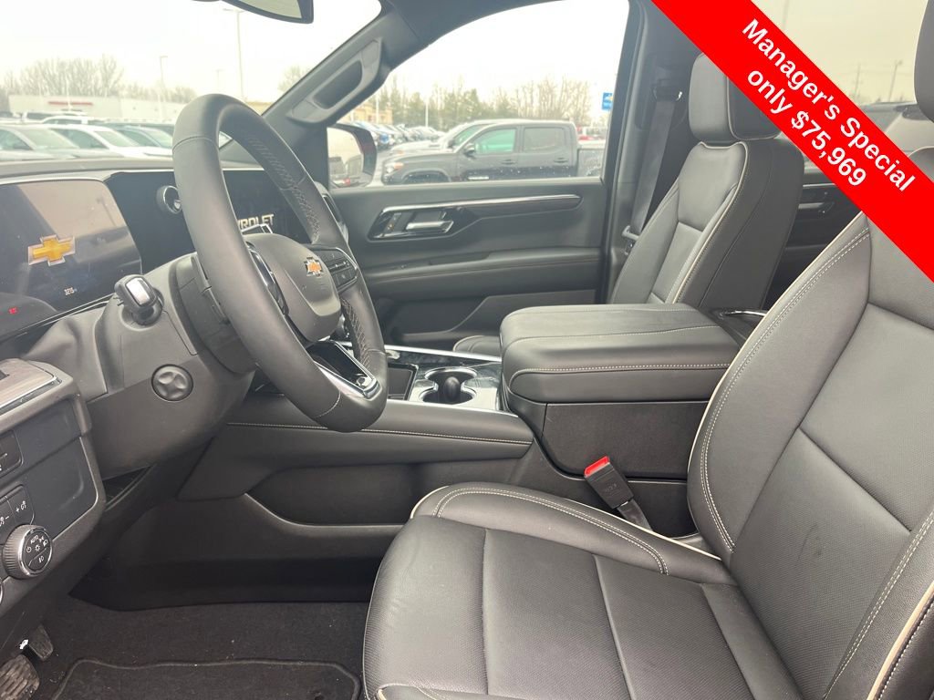 Used 2025 Chevrolet Suburban Premier image 8