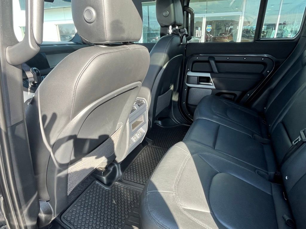 Used 2023 Land Rover Defender 110 SE image 20
