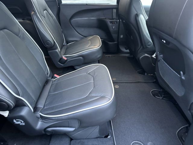New 2026 Chrysler Pacifica Limited image 14