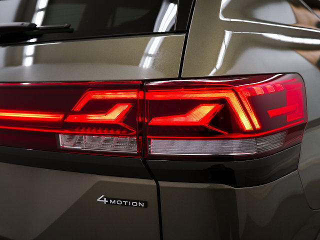 Used 2025 Volkswagen Atlas Peak Edition SE AWD/4WD image 57