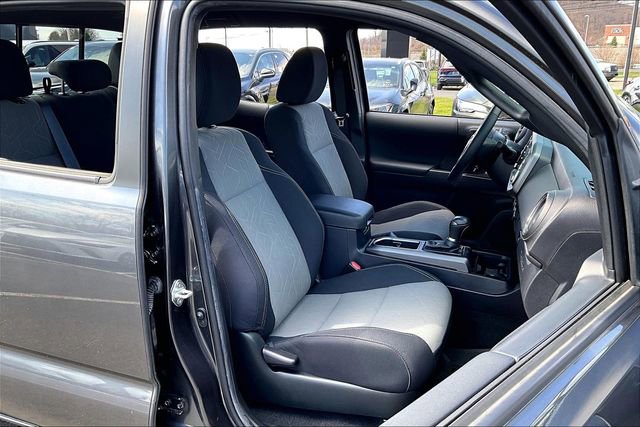 Used 2022 Toyota Tacoma TRD Sport w/ Technology Package image 30