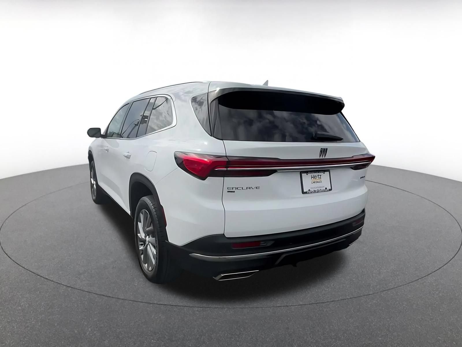 Used 2025 Buick Enclave Preferred AWD/4WD image 10