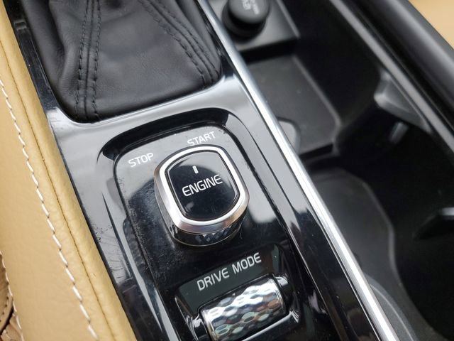 Used 2017 Volvo V90 T6 Cross Country image 32