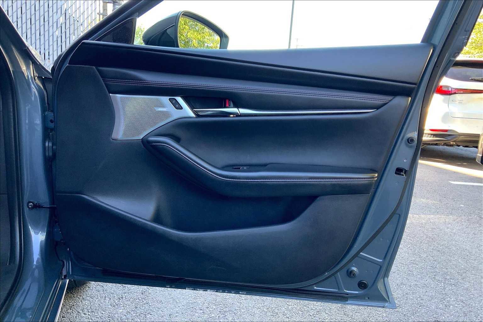 Used 2023 MAZDA MAZDA3 s image 21