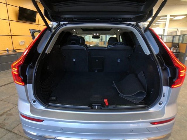 Used 2022 Volvo XC60 B5 Inscription image 22
