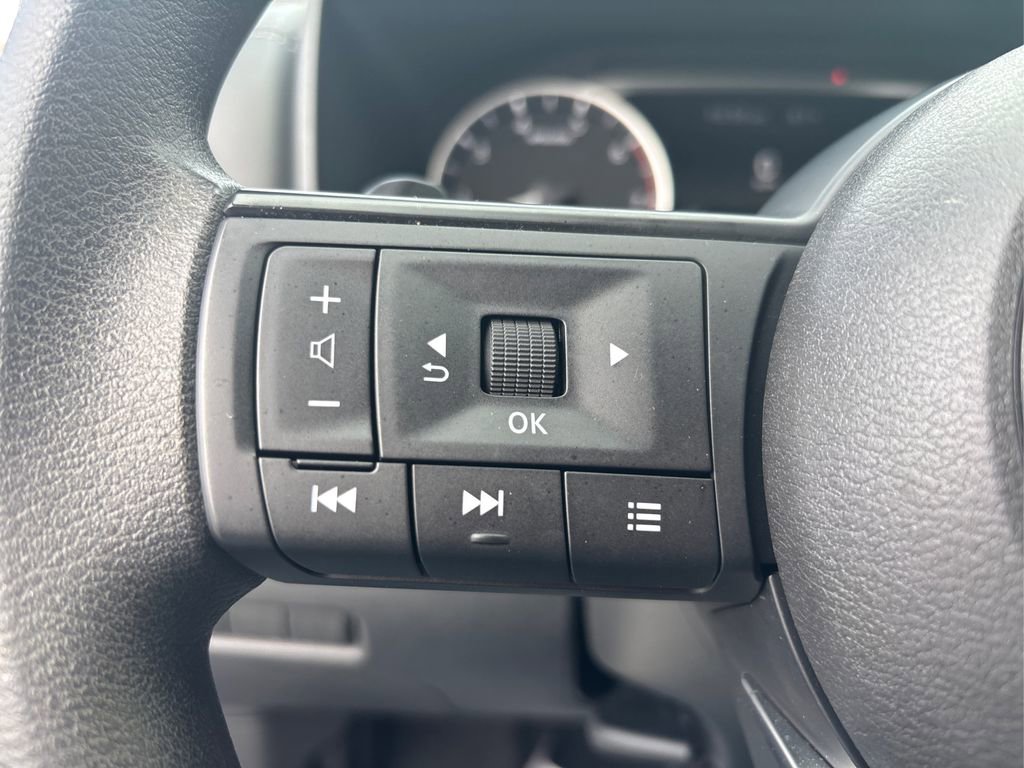 Used 2023 Nissan Rogue S image 26