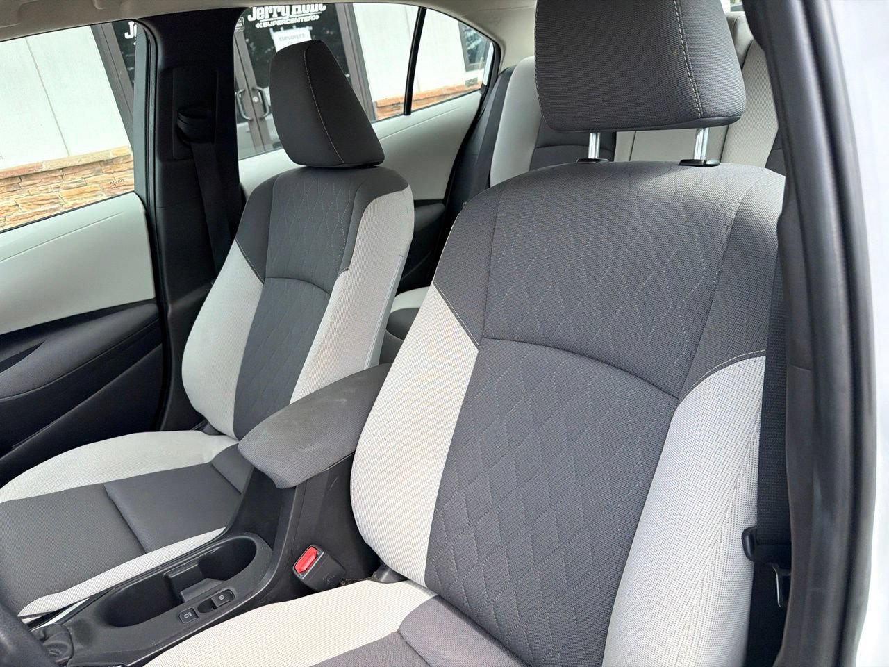 Used 2025 Toyota Corolla LE FWD image 3