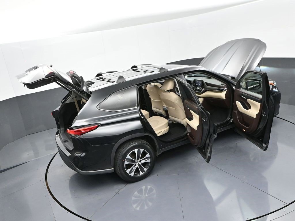 Certified 2021 Toyota Highlander XLE image 52