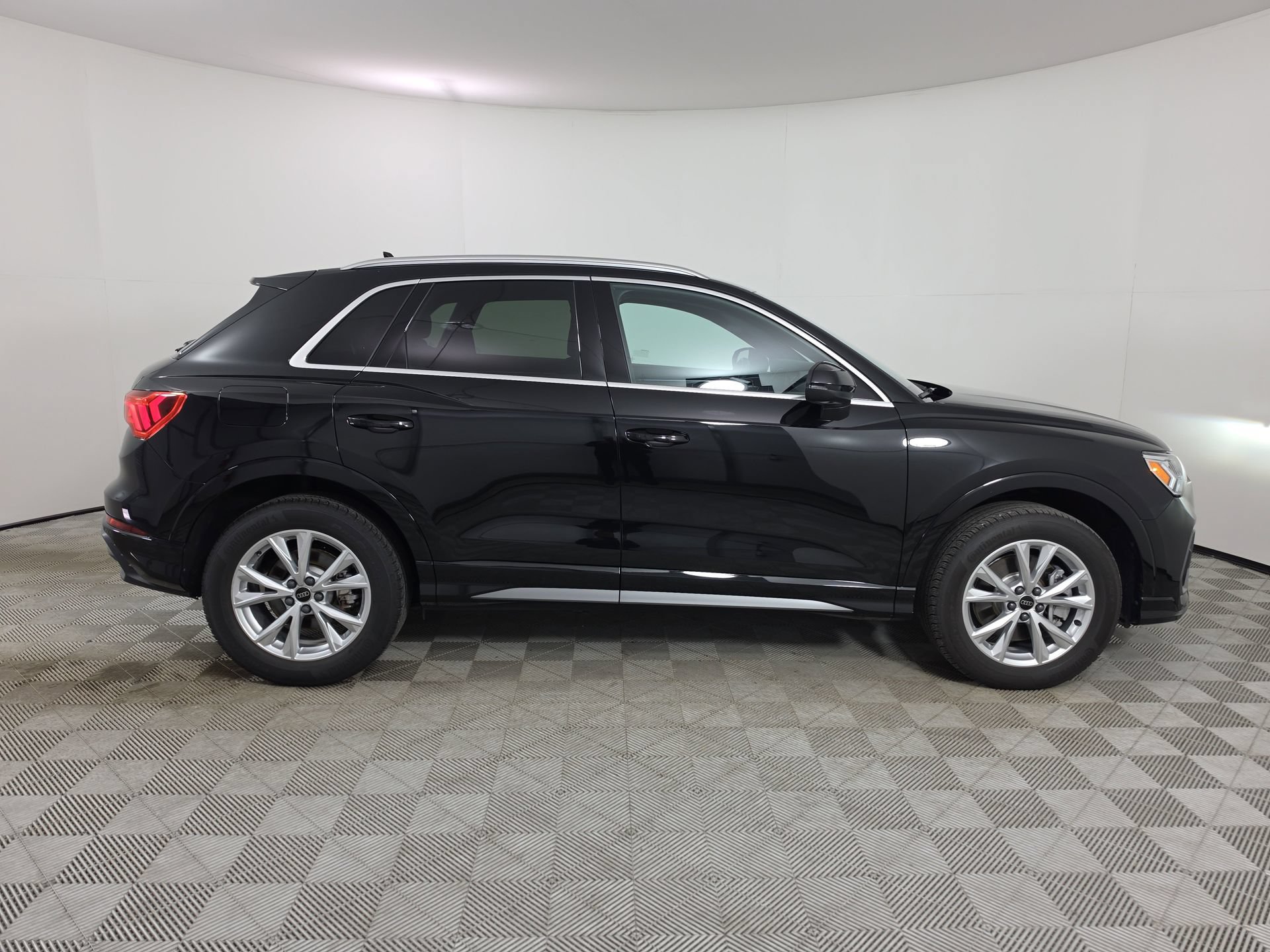 Certified 2025 Audi Q3 2.0T Premium Plus w/ Premium Plus Package AWD/4WD image 8