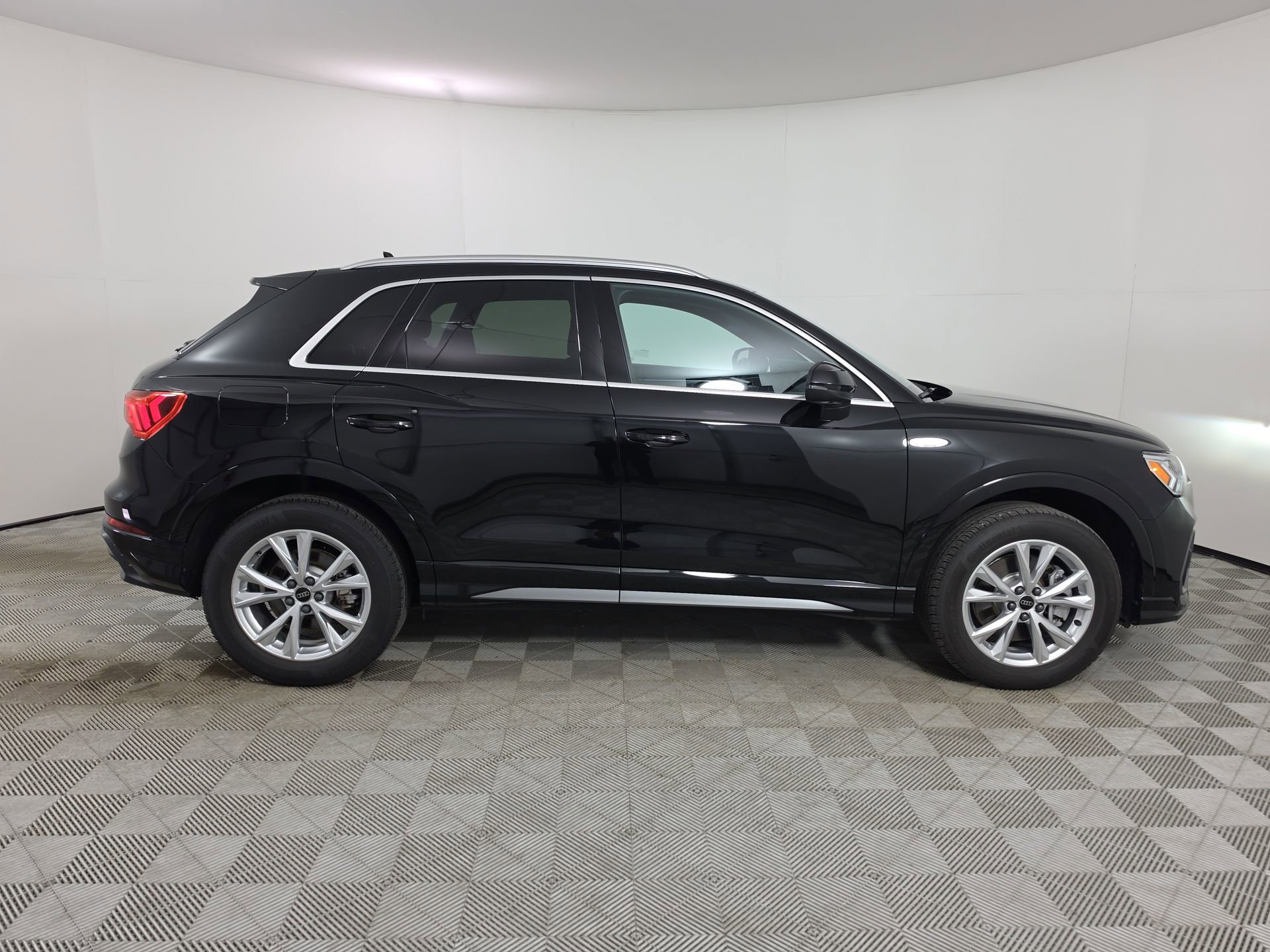 Certified 2025 Audi Q3 2.0T Premium Plus w/ Premium Plus Package AWD/4WD image 8