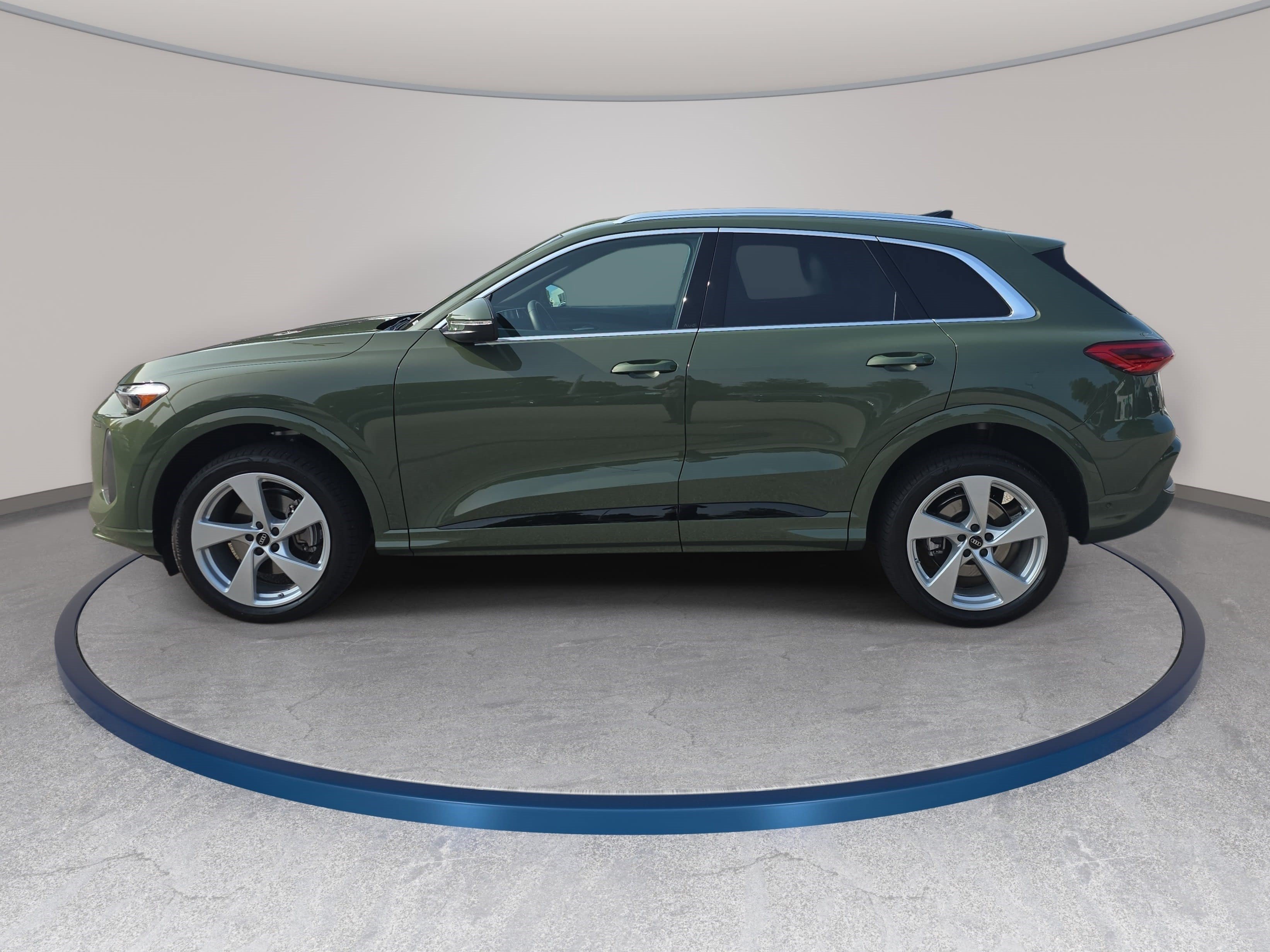 Certified 2025 Audi Q5 Premium AWD/4WD image 5