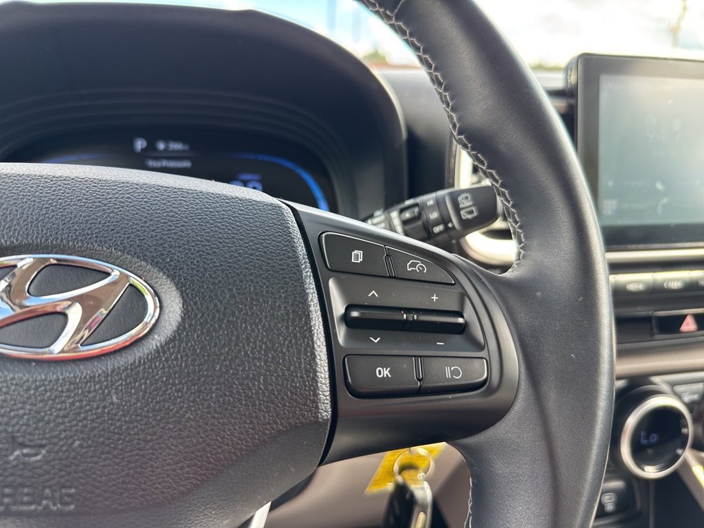 Used 2023 Hyundai Venue SEL image 29