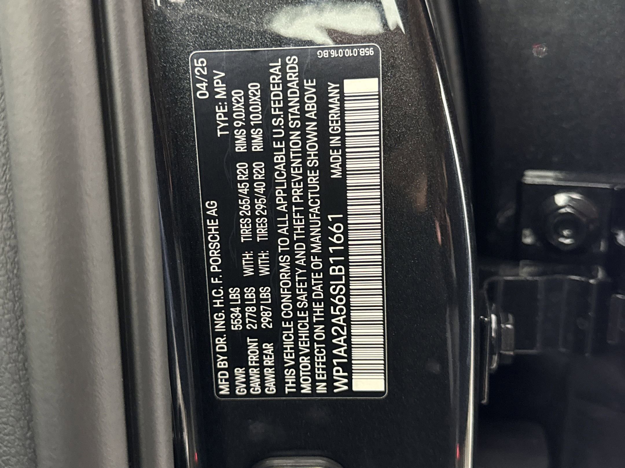 Certified 2025 Porsche Macan image 21