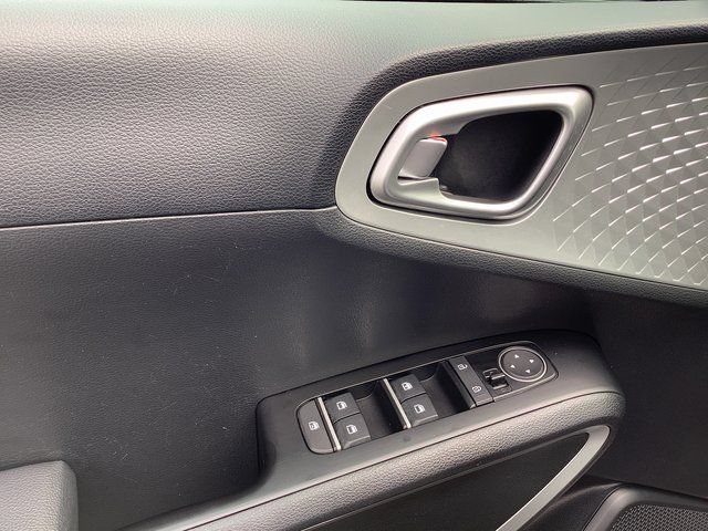 Used 2024 Kia Soul LX w/ Option Group 015 FWD image 10