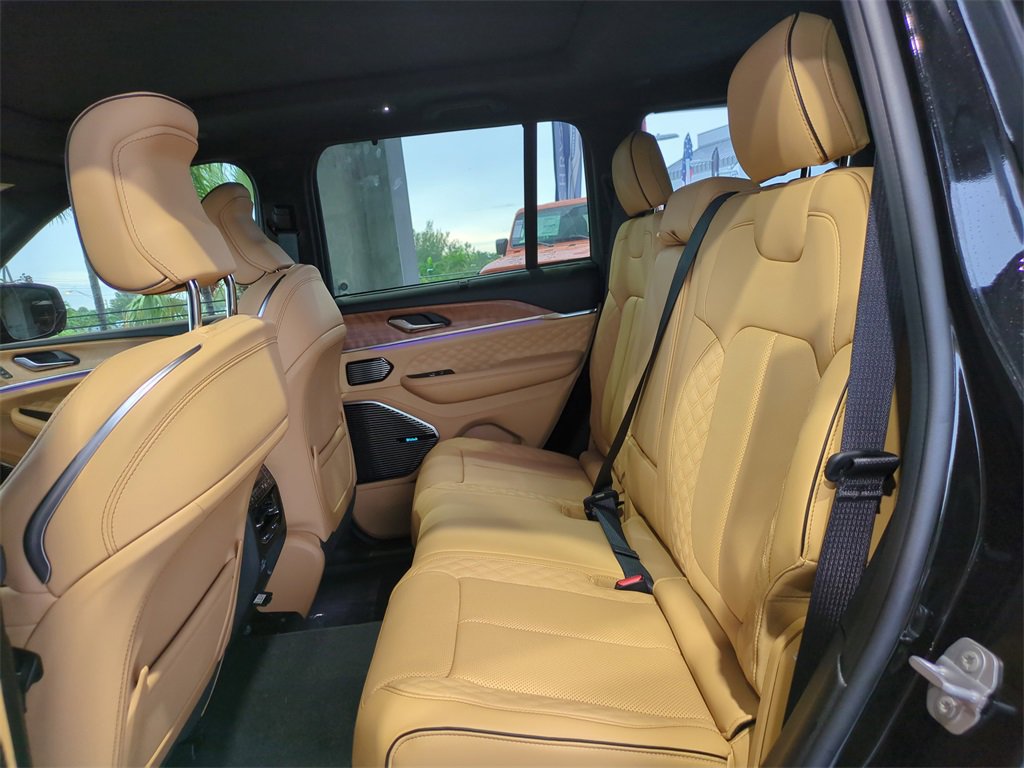 New 2025 Jeep Grand Cherokee Summit image 15
