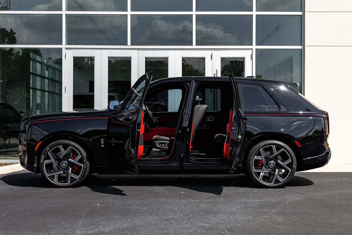 Used 2025 Rolls-Royce Cullinan Black Badge image 5