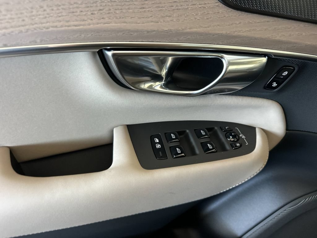 New 2026 Volvo XC90 T8 Plus w/ Protection Package Premier AWD/4WD image 10