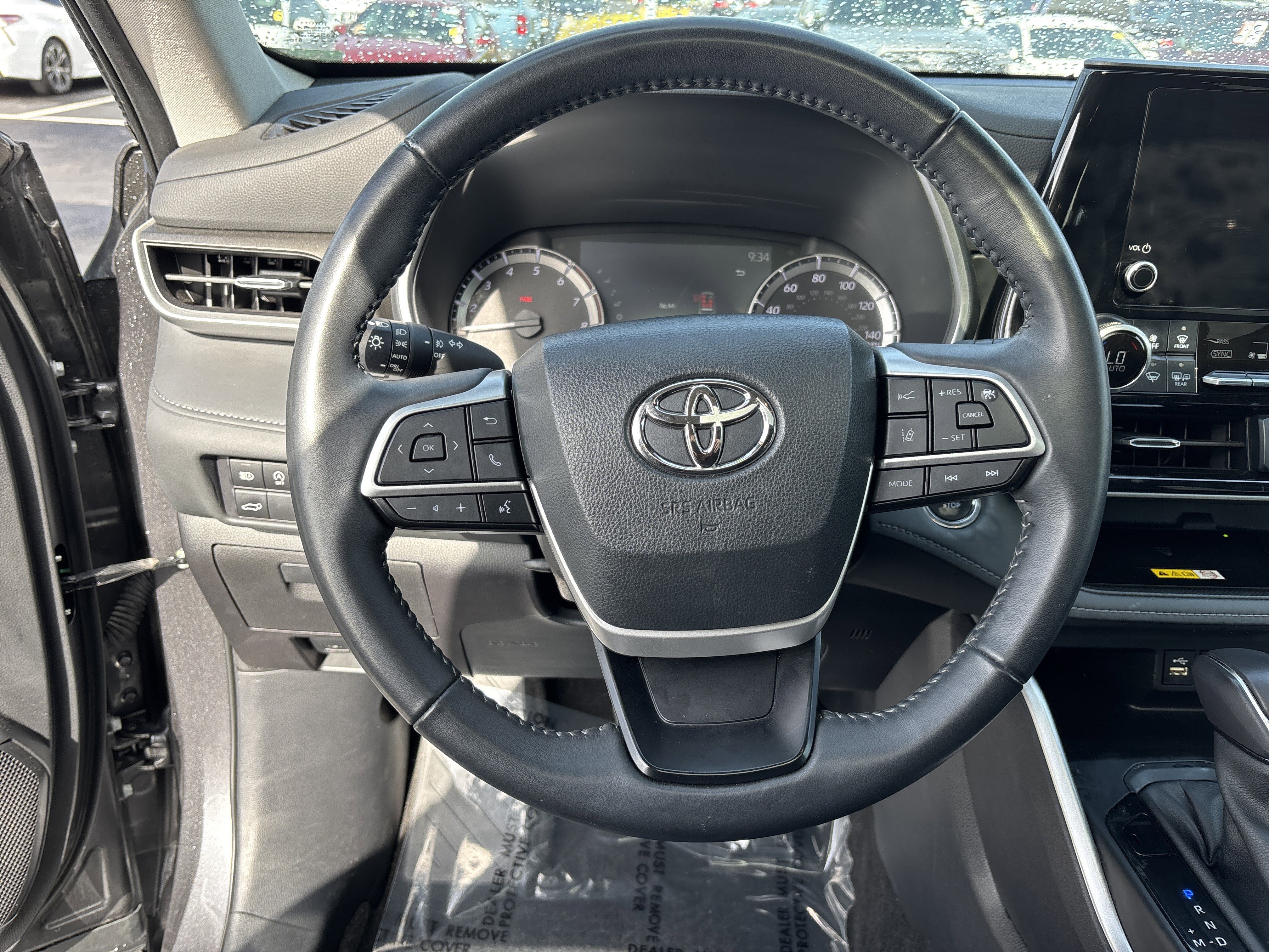 Used 2023 Toyota Highlander XLE AWD/4WD image 17