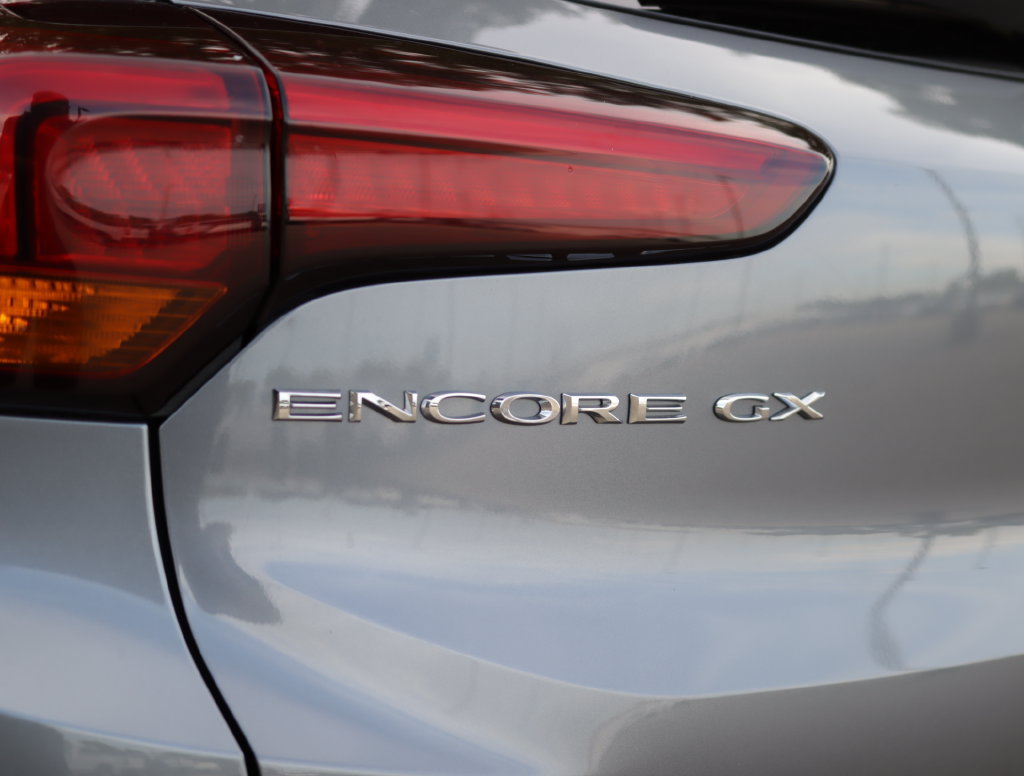 Used 2020 Buick Encore GX Essence w/ Experience Buick Package FWD image 35
