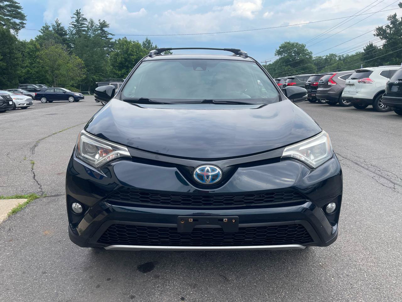 Used 2017 Toyota RAV4 SE AWD/4WD image 2