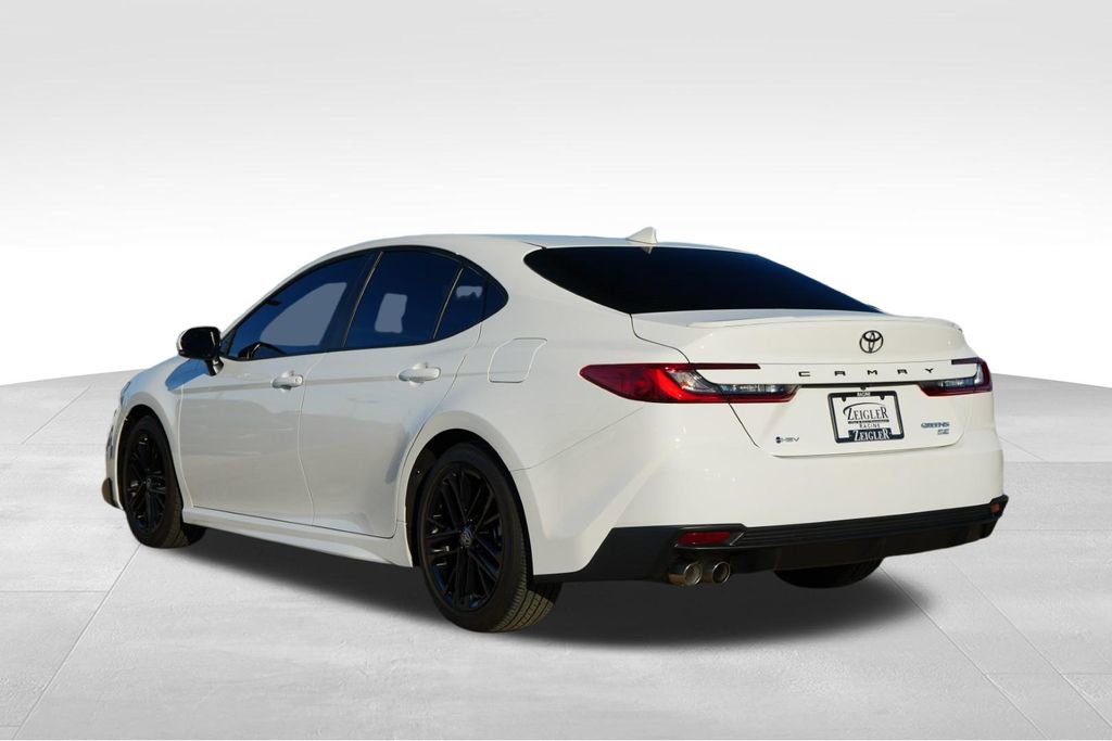 Used 2025 Toyota Camry SE w/ Convenience Package image 5