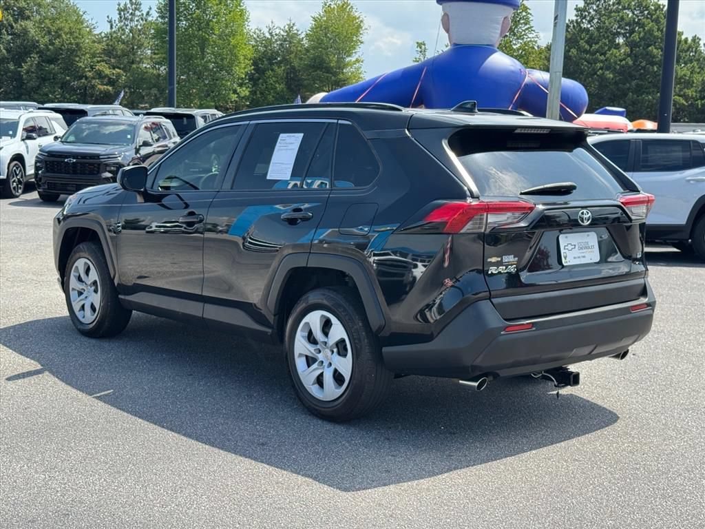 Used 2020 Toyota RAV4 LE FWD image 5