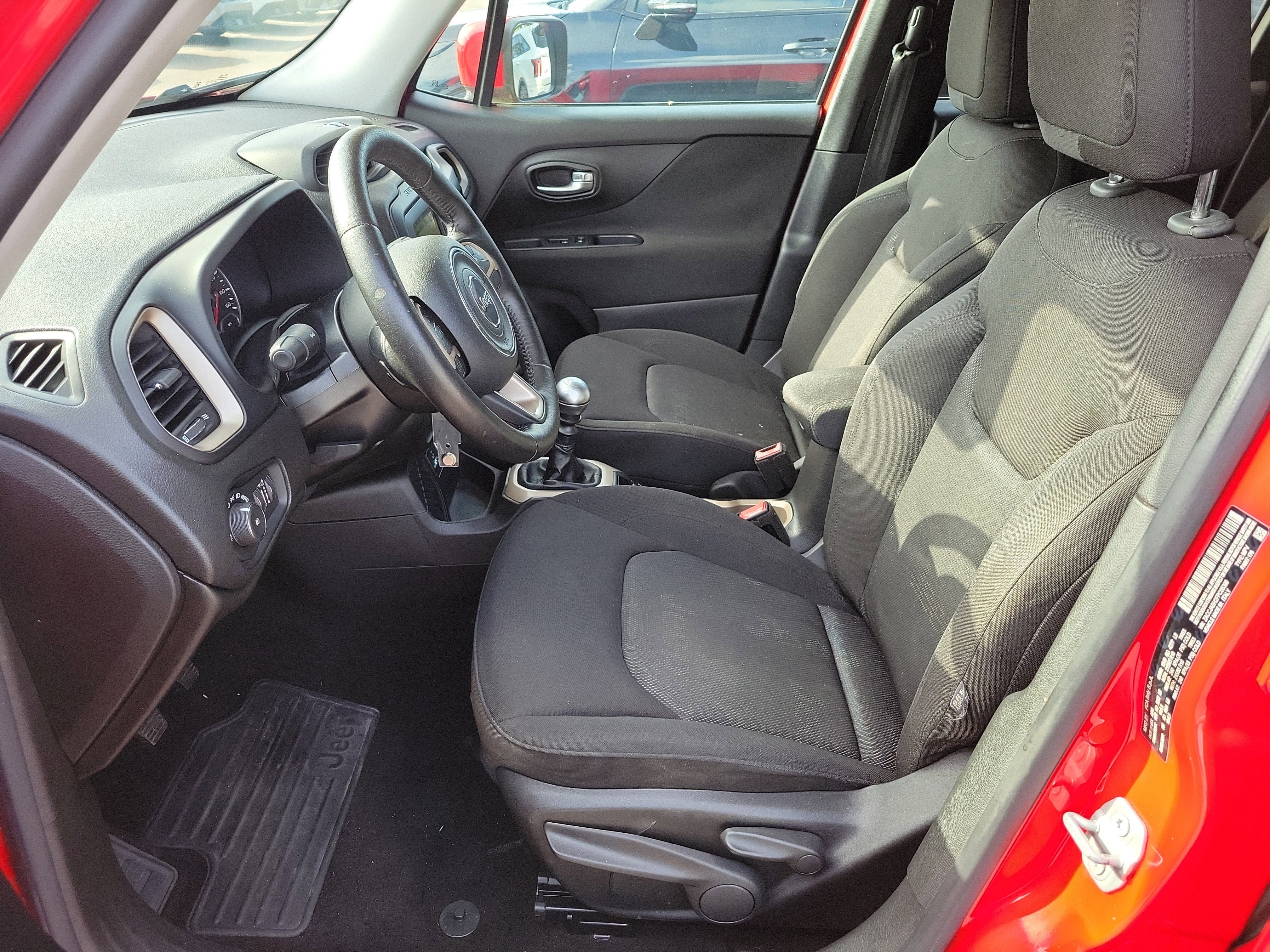 Used 2015 Jeep Renegade Latitude w/ Cold Weather Group II image 21
