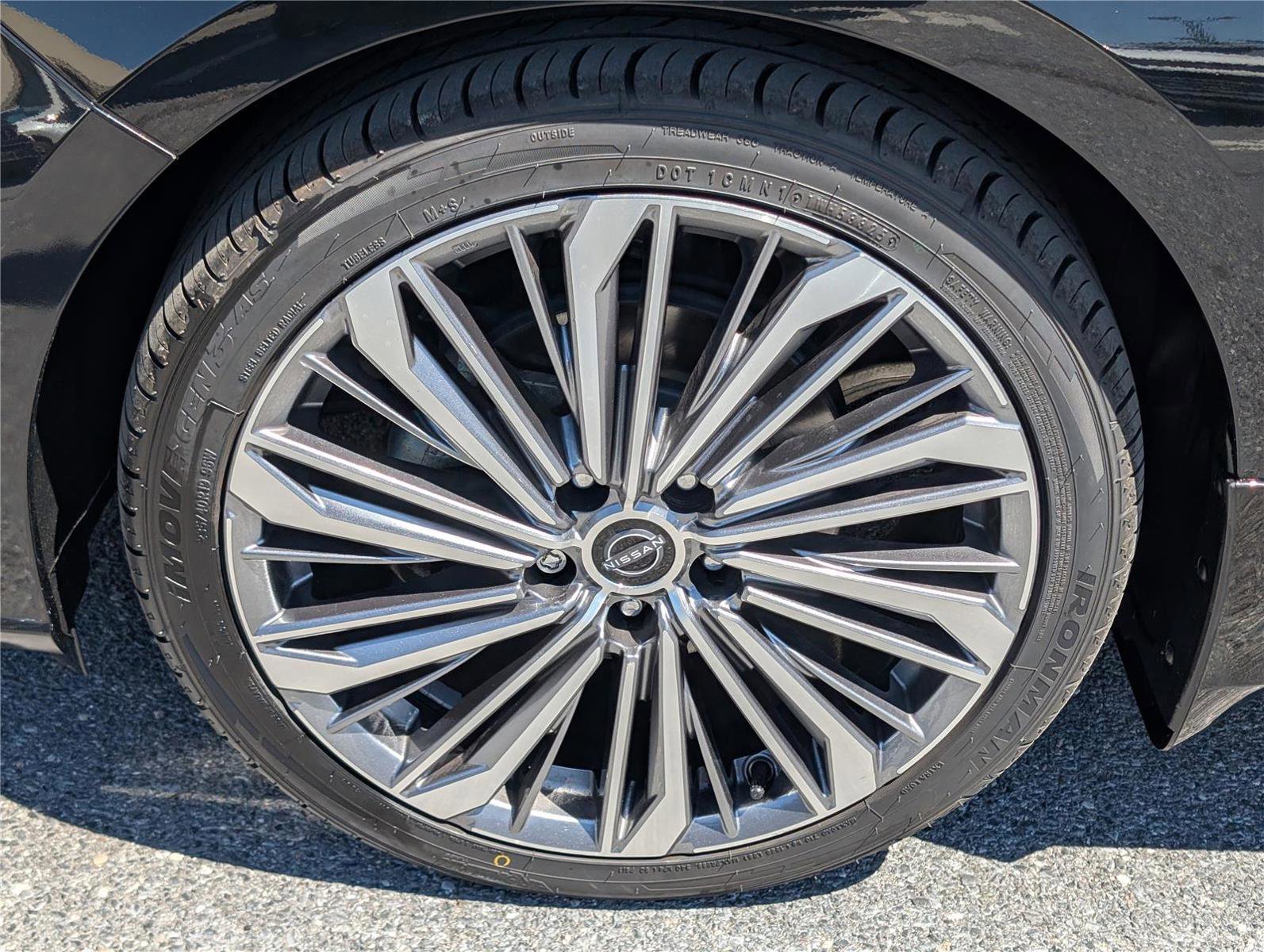 Used 2024 Nissan Altima 2.5 SL FWD image 11