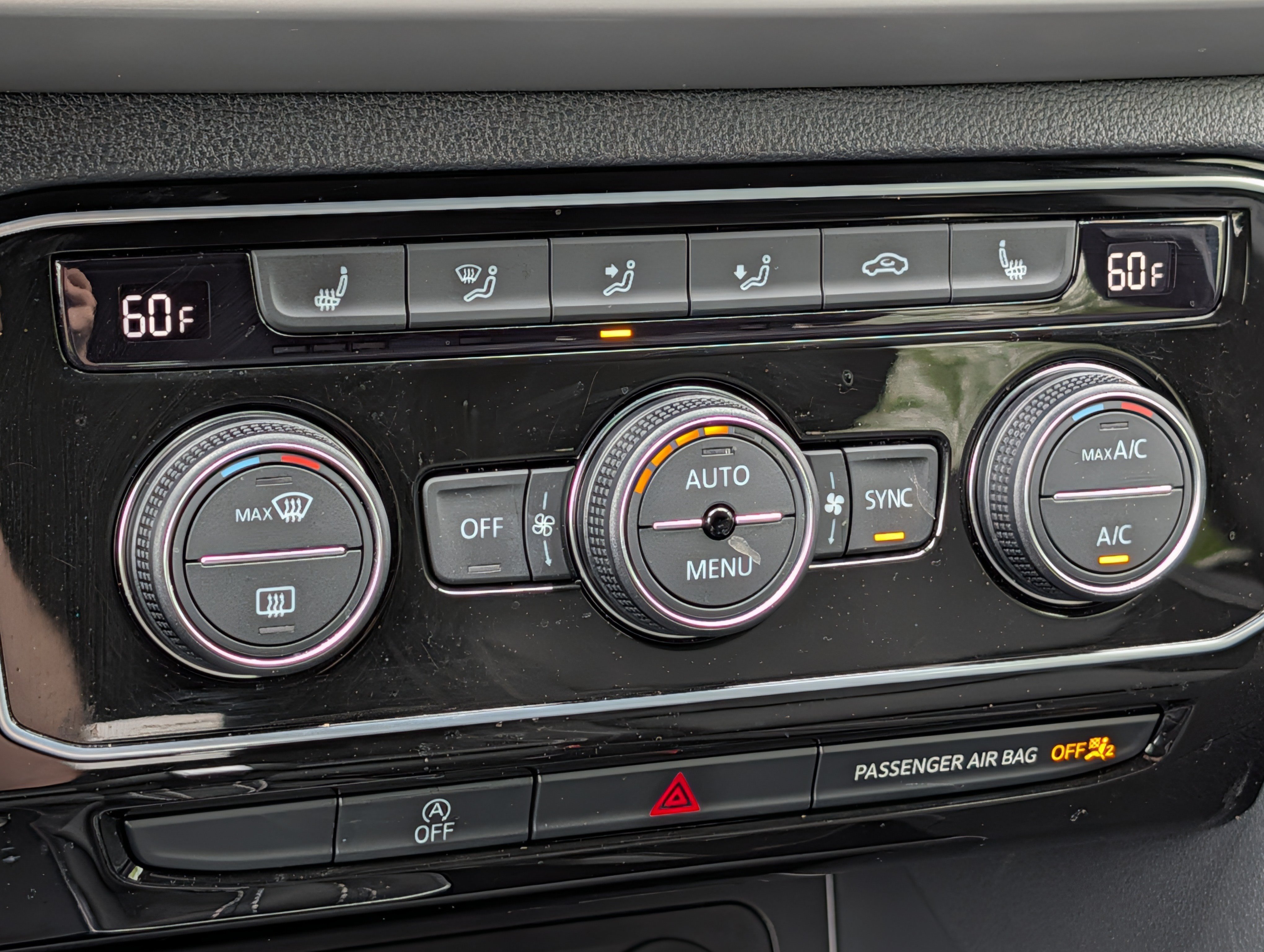 Certified 2023 Volkswagen Atlas Cross Sport SE w/ Panoramic Sunroof Package AWD/4WD image 23