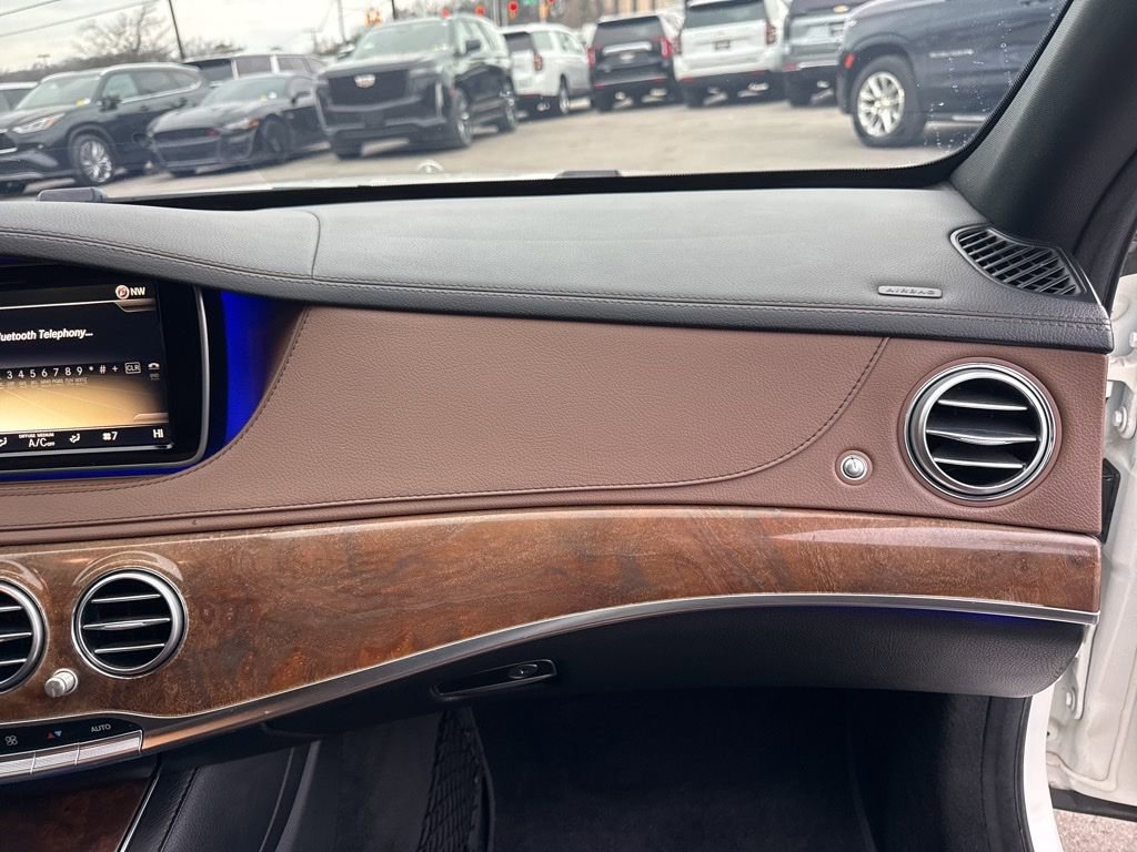 Used 2014 Mercedes-Benz S 550 Sedan w/ Sport Package w/ Sport Package image 21