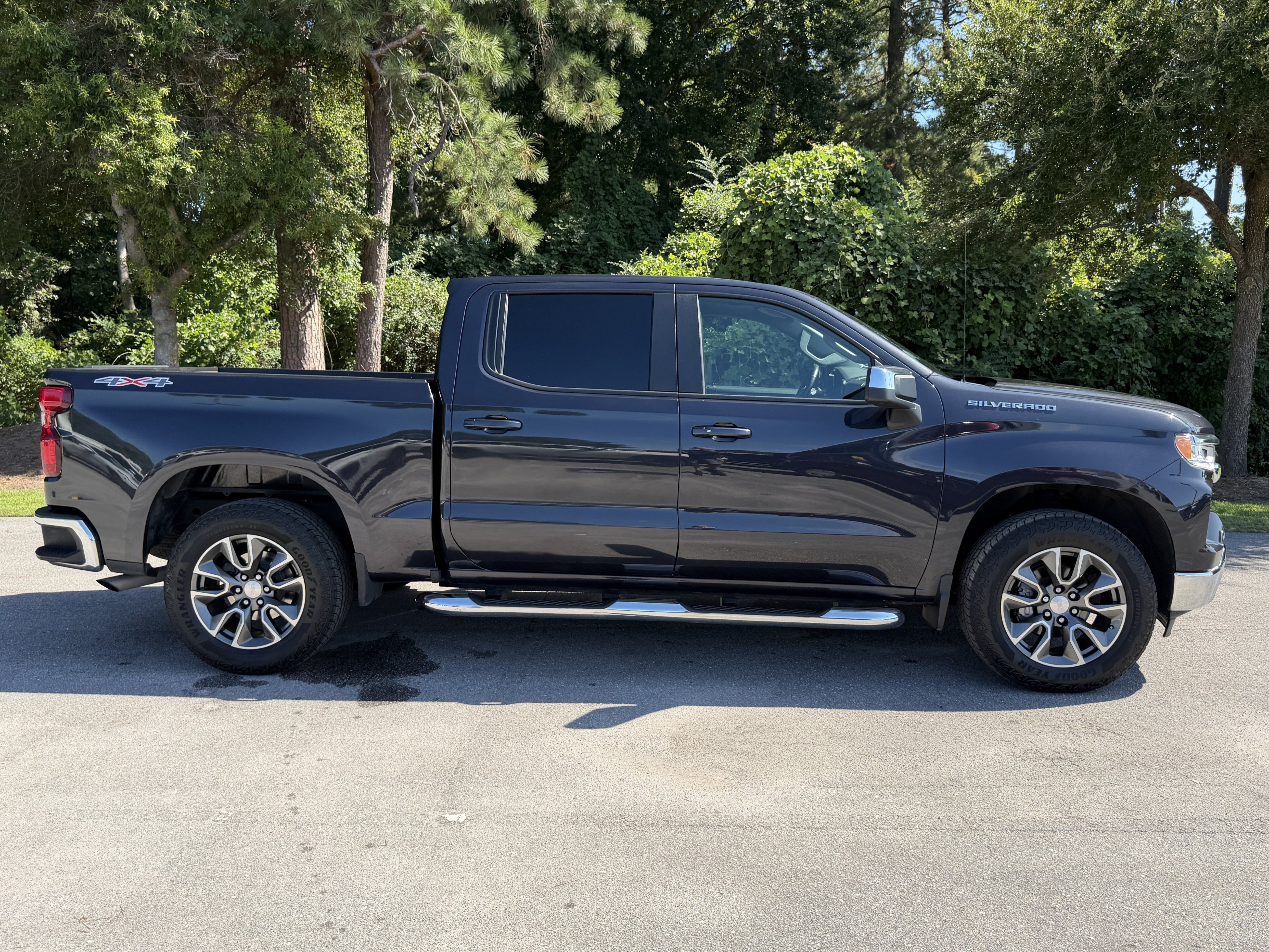 Used 2022 Chevrolet Silverado 1500 LT AWD/4WD image 30