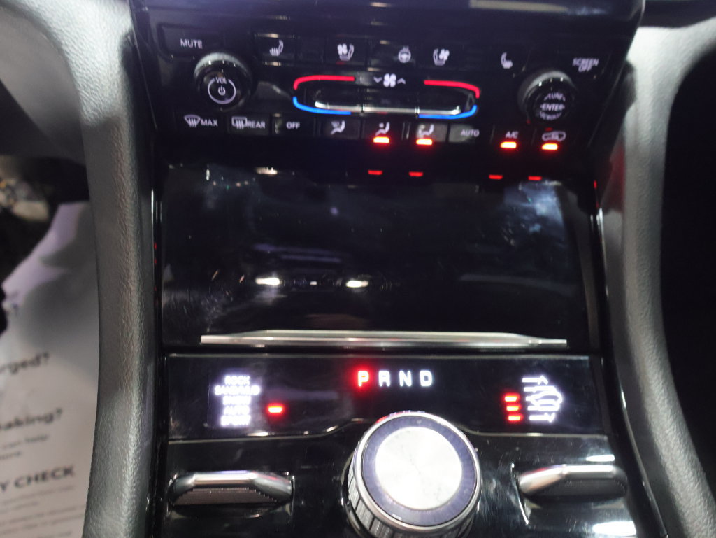 Certified 2023 Jeep Grand Cherokee Overland w/ Luxury Tech Group IV AWD/4WD image 27