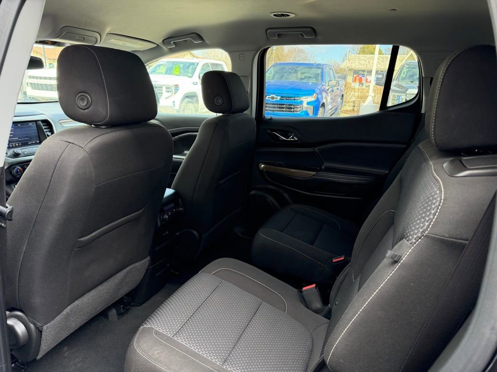 Used 2023 GMC Acadia SLE image 13