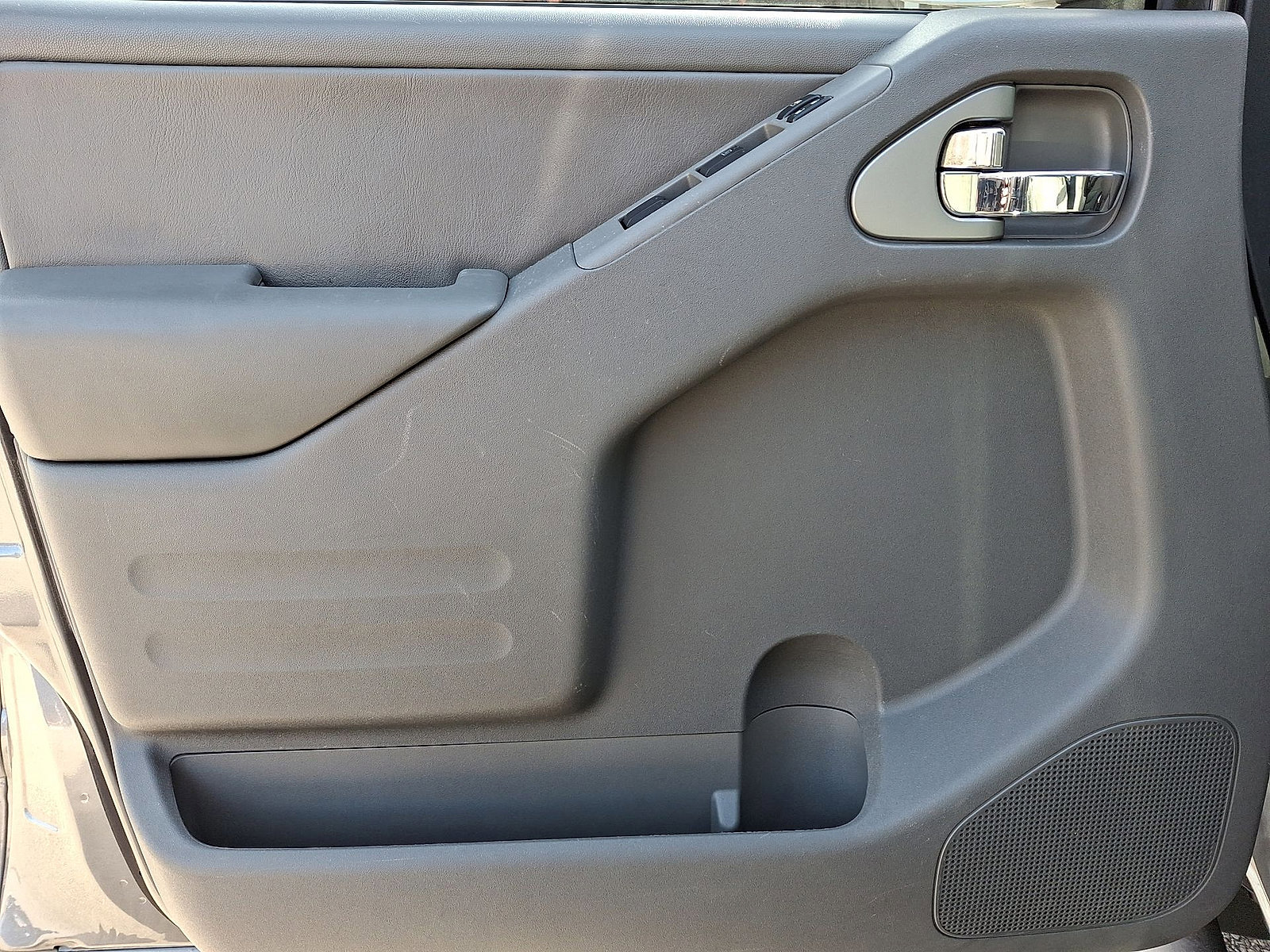 Used 2016 Nissan Frontier SL w/ Moonroof Package image 10