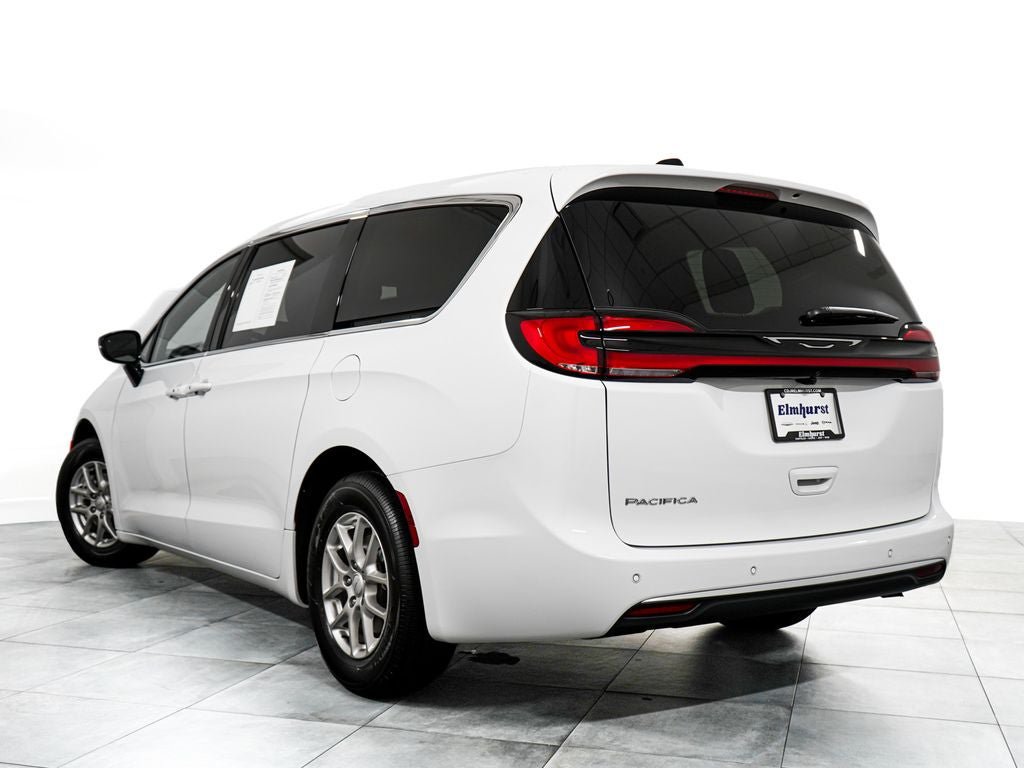 New 2027 Chrysler Pacifica Select FWD image 5