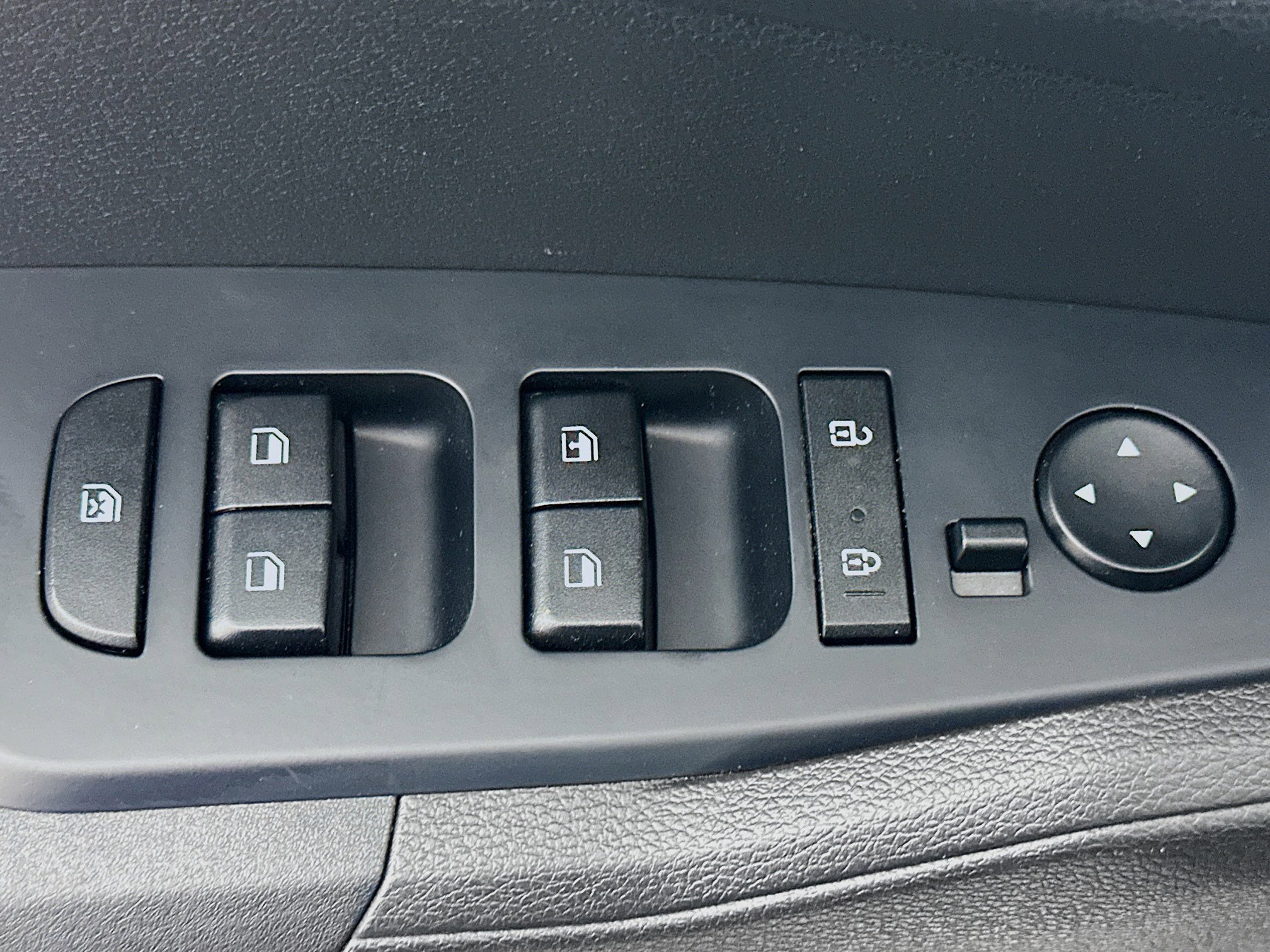 Used 2025 Kia Sportage LX image 15