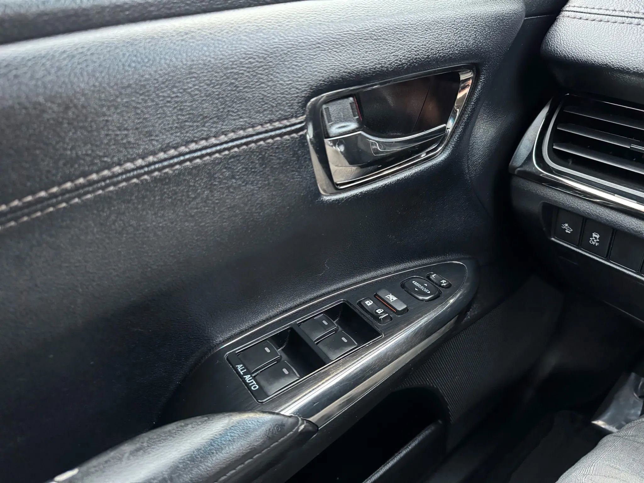 Used 2018 Toyota Avalon XLE image 31