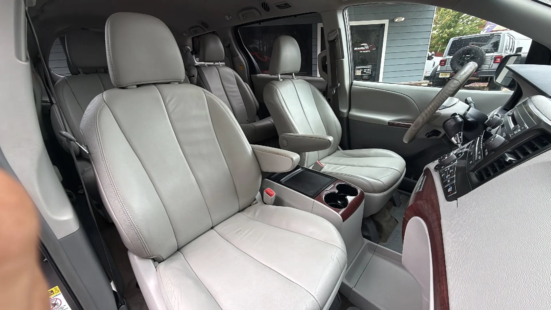 Used 2013 Toyota Sienna XLE FWD image 26