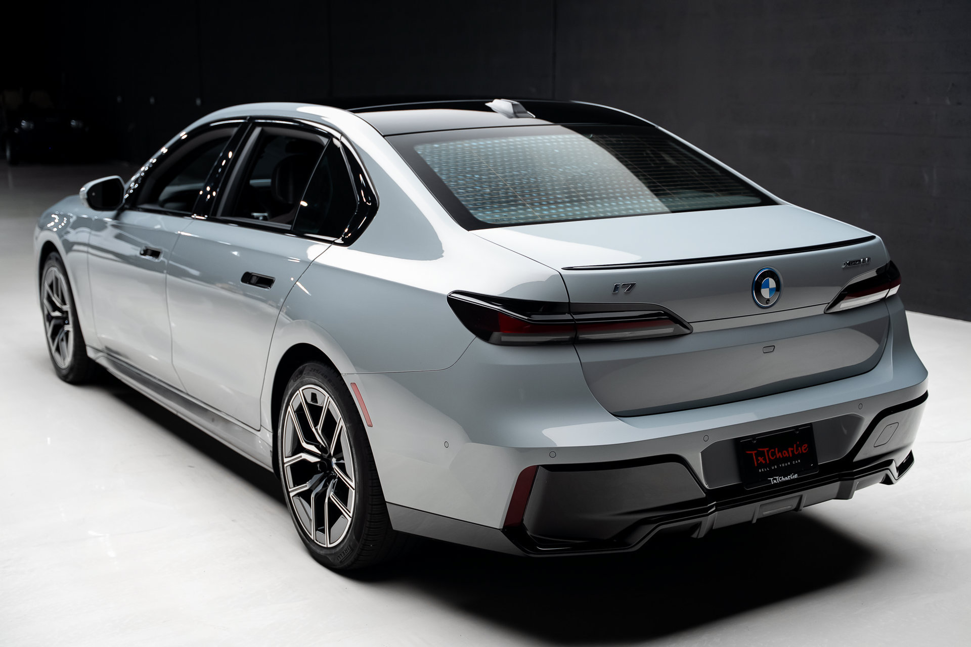 Used 2024 BMW i7 xDrive60 w/ Executive Package AWD/4WD image 24
