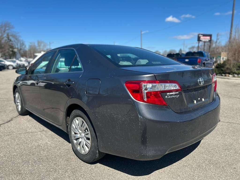 Used 2014 Toyota Camry LE image 7