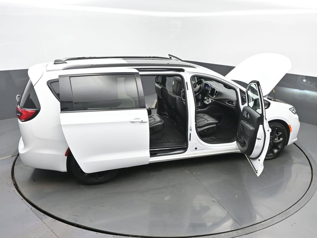 Used 2025 Chrysler Pacifica Limited image 65